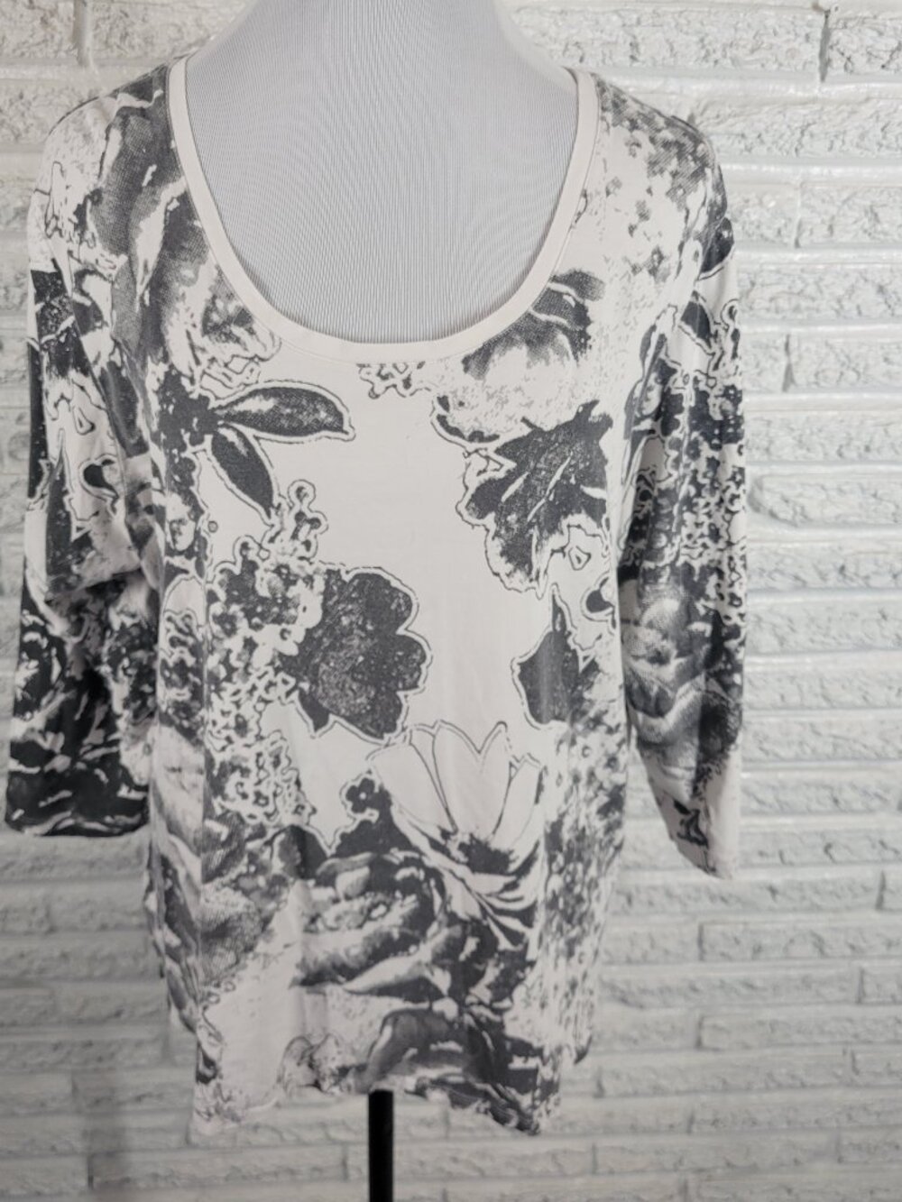 Coldwater Creek Floral Tee 2X Gray Cotton Blend 3/4 Sleeve Crew Neck FLO169XE